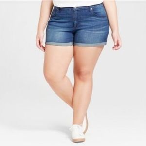 Universal Thread | Plus Midi Shorts